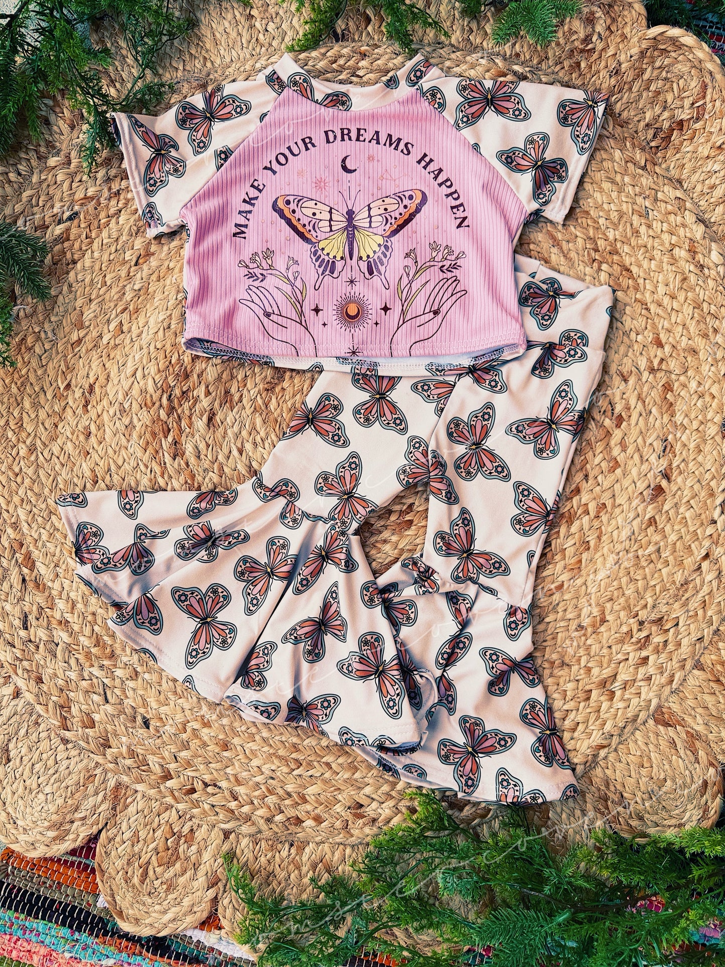 MYSTIC  TEE WITH BELLBOTTOMS