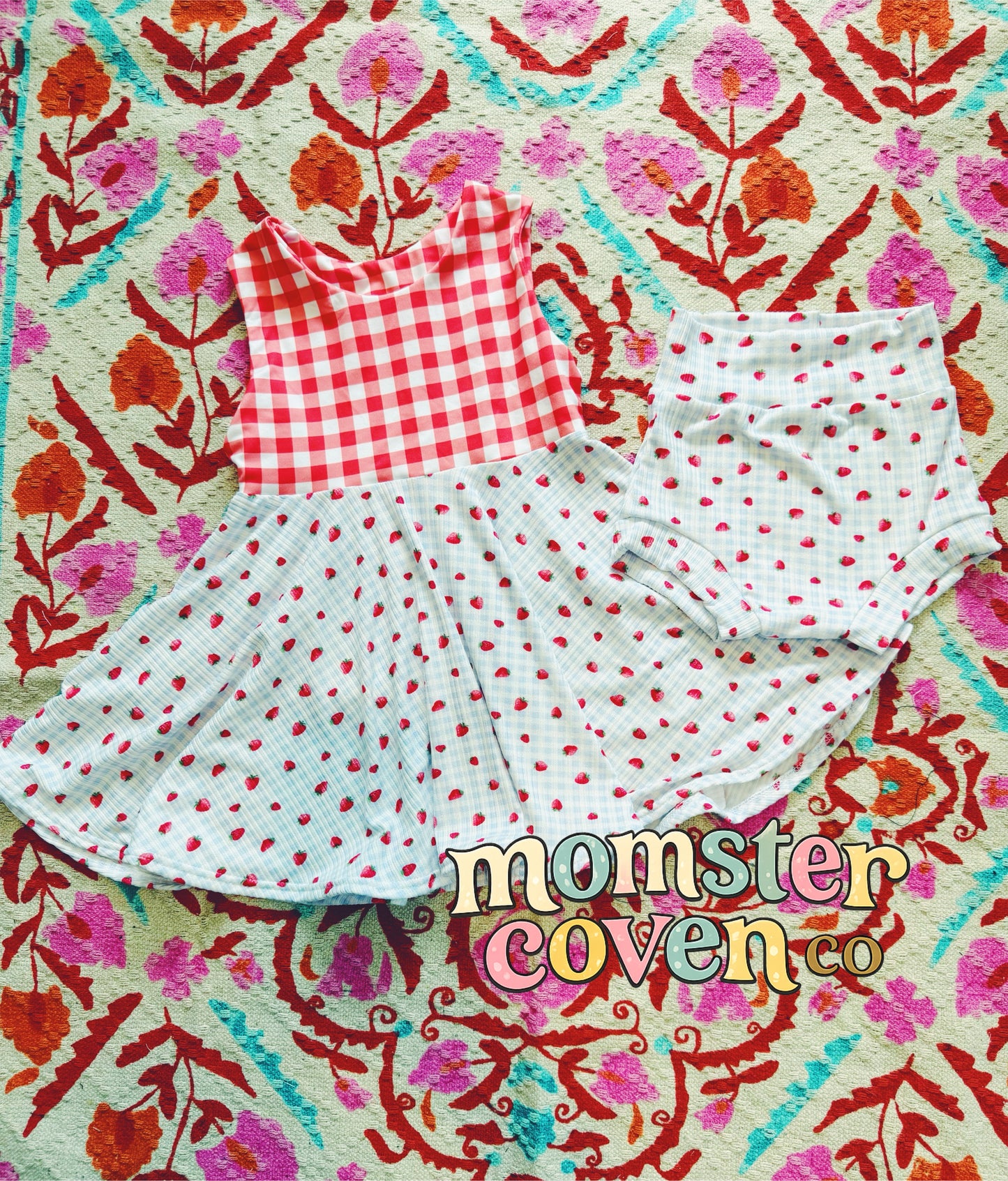 STRAWBERRY PICNIC TANK WITH BUMMIES